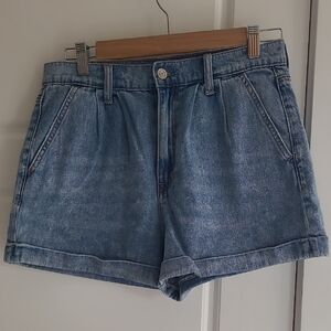 American Eagle Pleated Mom Short. Size 6